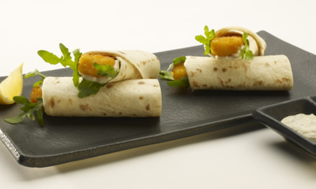Fish Sticks wraps met salsa en limoensaus