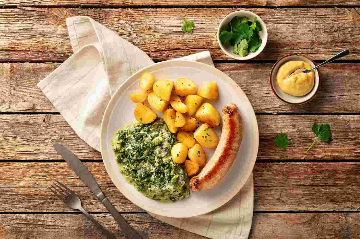 Worst met Andijvie en Gebakken Patatjes 