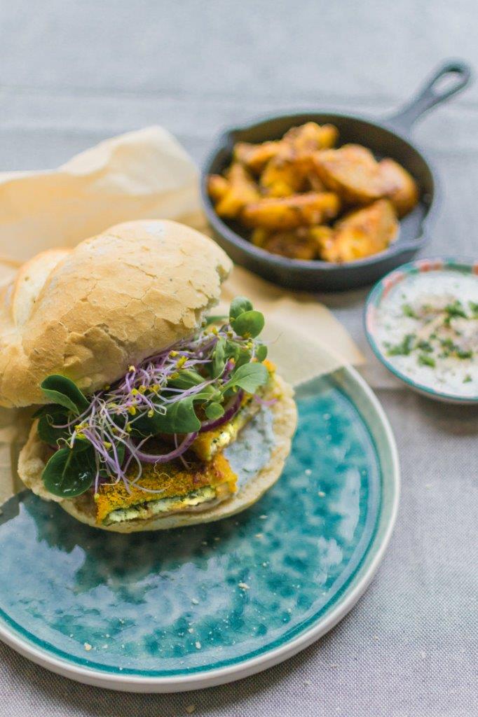 Kombinos Spinazie Burgers met yoghurtsaus en paprika aardappelen