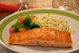 Tagliatelli met zalm en stoomgroenten