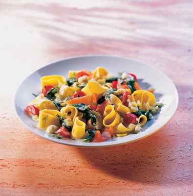 Noedels met bladspinazie en zalm